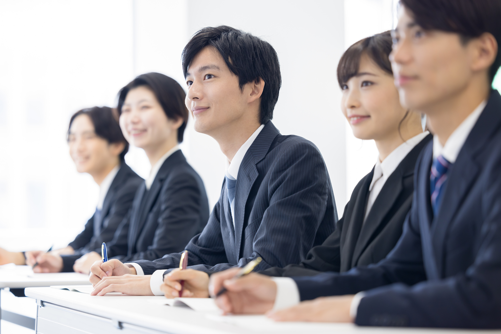 参考にしたい社内研修動画をみる新入社員