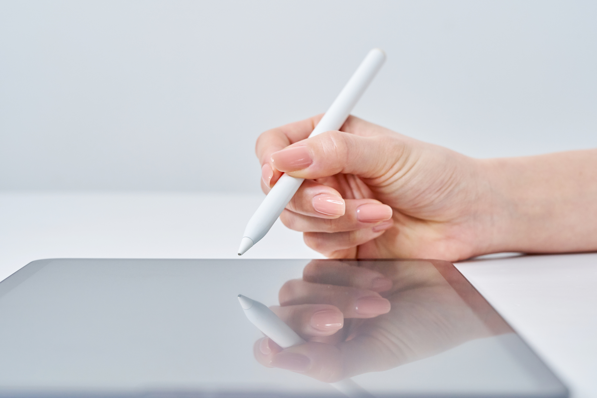 iPadは持ち運びやすく直感的に操作できる点が魅力で、動画編集を身近にしてくれるツール