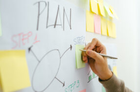 ホワイトボードアニメーションとは？活用シーン・メリット・制作ツールを紹介します！