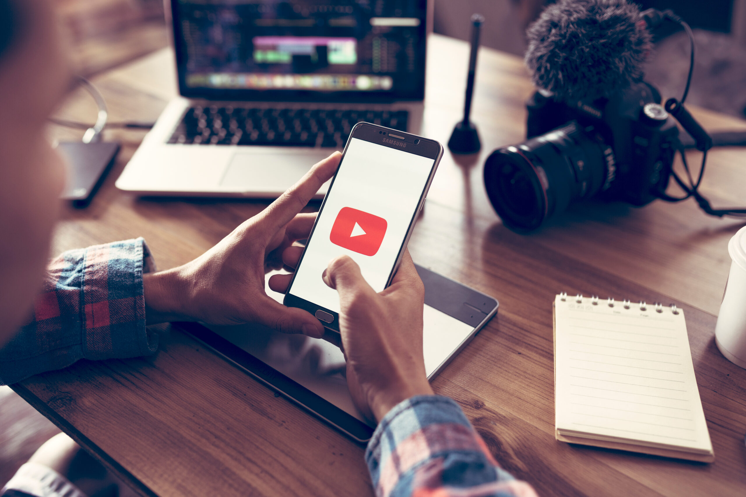 YouTubeで成功するには、長期的な視点で継続することが不可欠 
