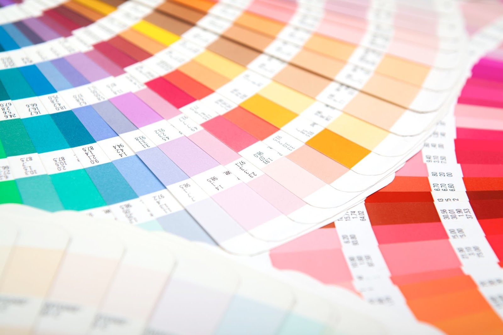 チラシデザインのプロが教える配色・カラー選びのテクニック