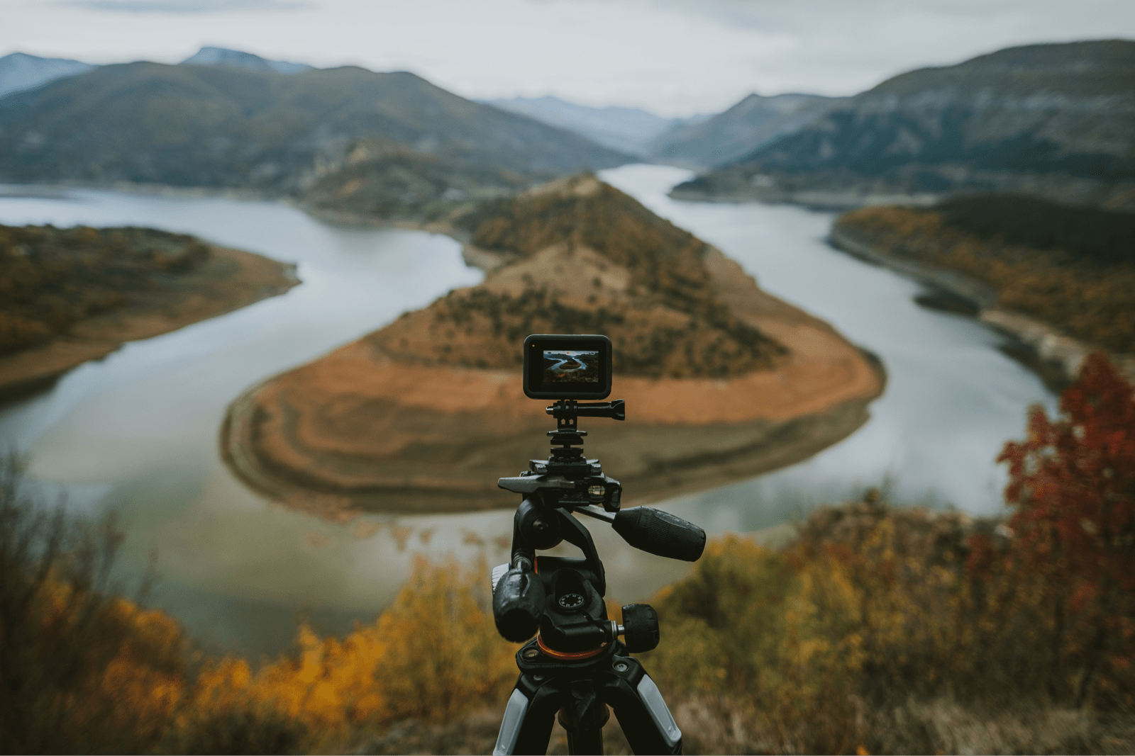 Goproで山と川を撮影する