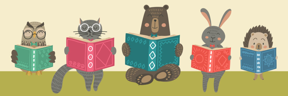 5匹の動物が並んで本を読んでいる