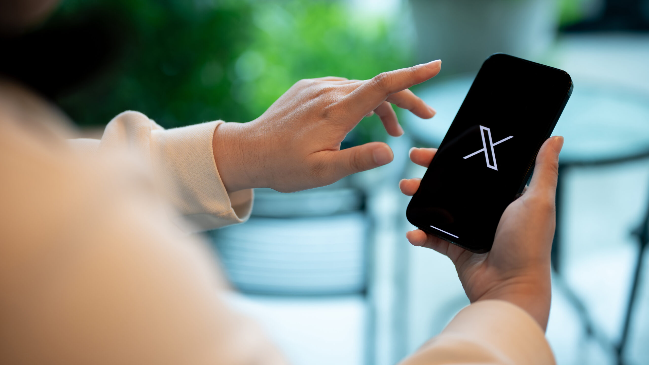 スマートフォンからXに動画を投稿する方法