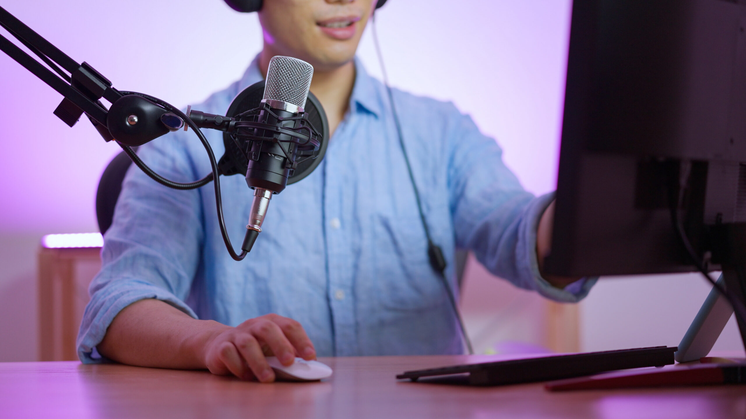 ライブ配信を始めるには、目的に応じた機材と環境、配信サービスやソフトの選定が欠かせません