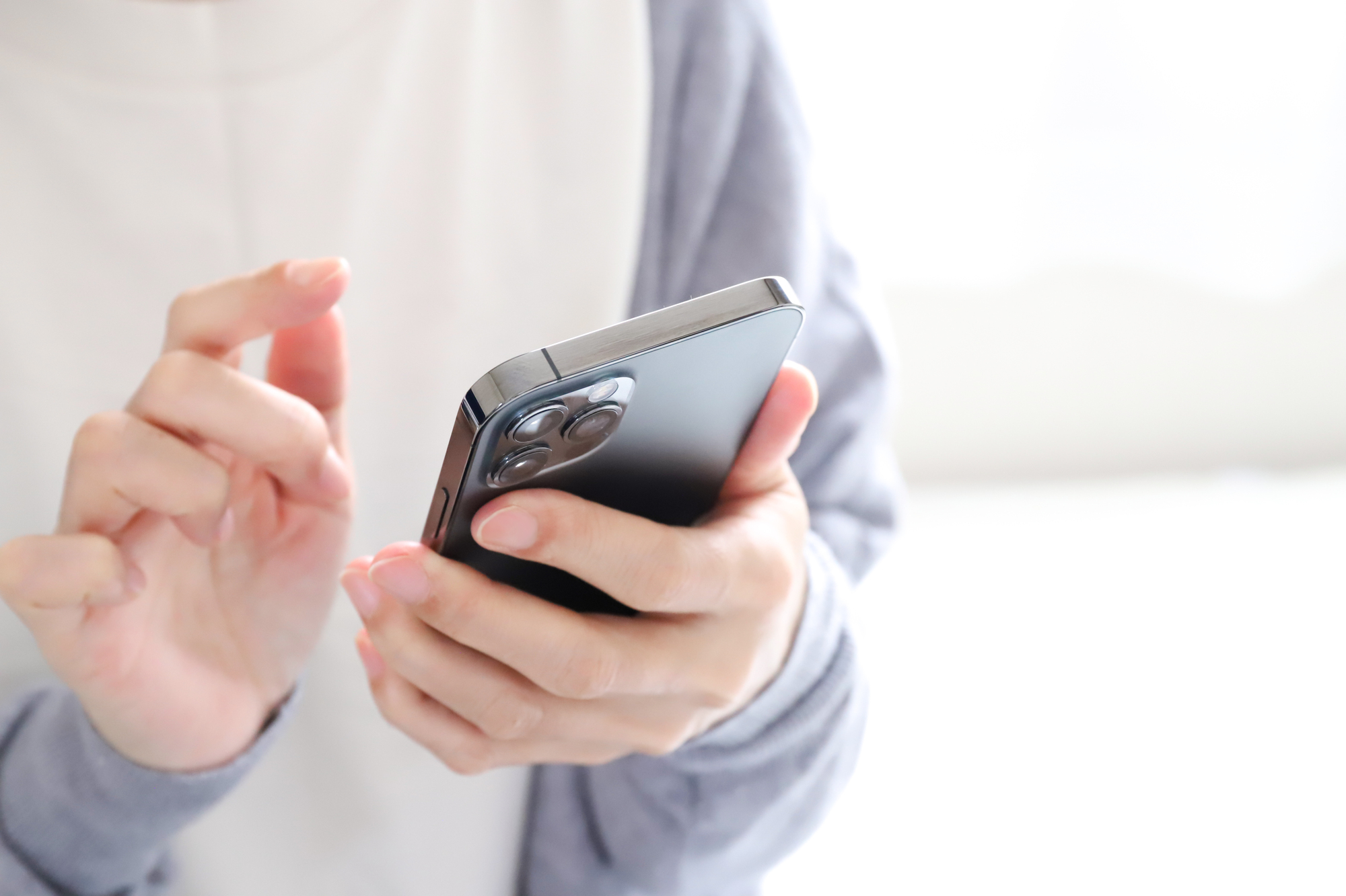 iPhoneの共有機能を使ってLINEで5分以上の動画を送る様子