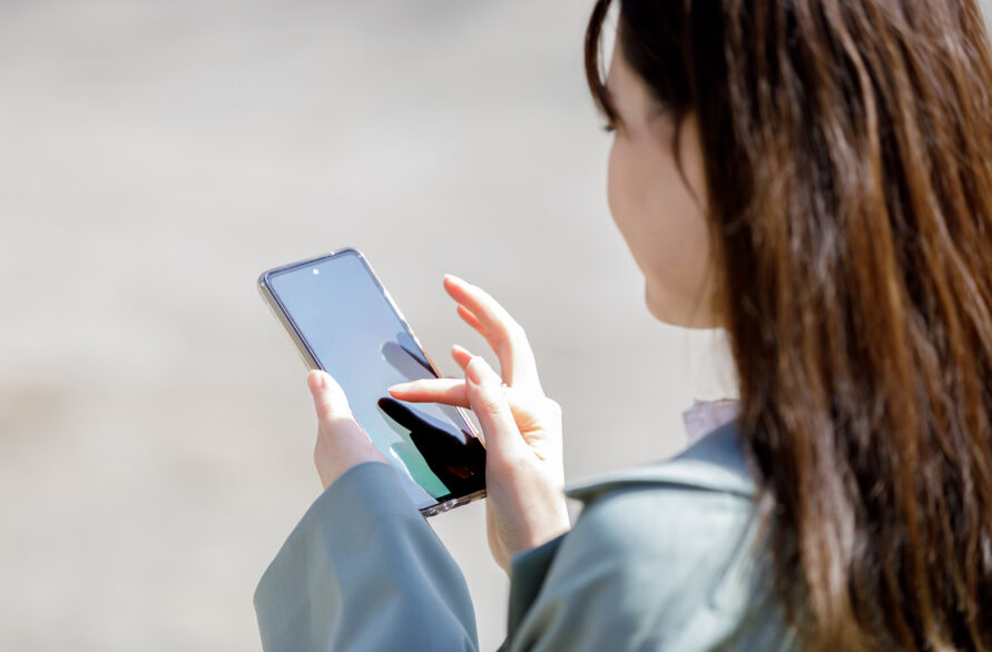 【2025年最新版】超簡単！LINEで5分以上の長い動画を送る方法