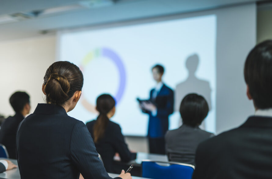 セミナー動画の作り方と撮影・編集の基本｜費用相場とおすすめ制作会社まで解説