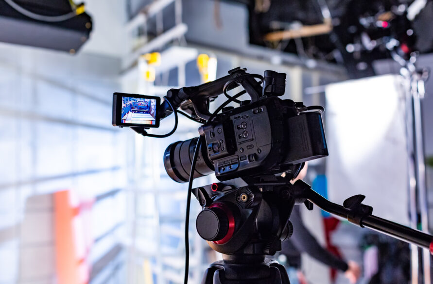 【初心者必見】一本の動画制作に必要な費用｜安く抑える方法まで解説