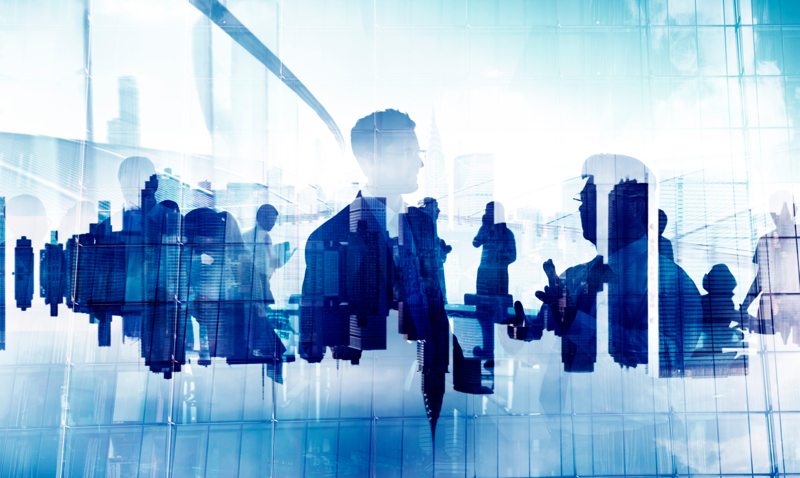 個人と企業での動画制作費用の違いのイメージ