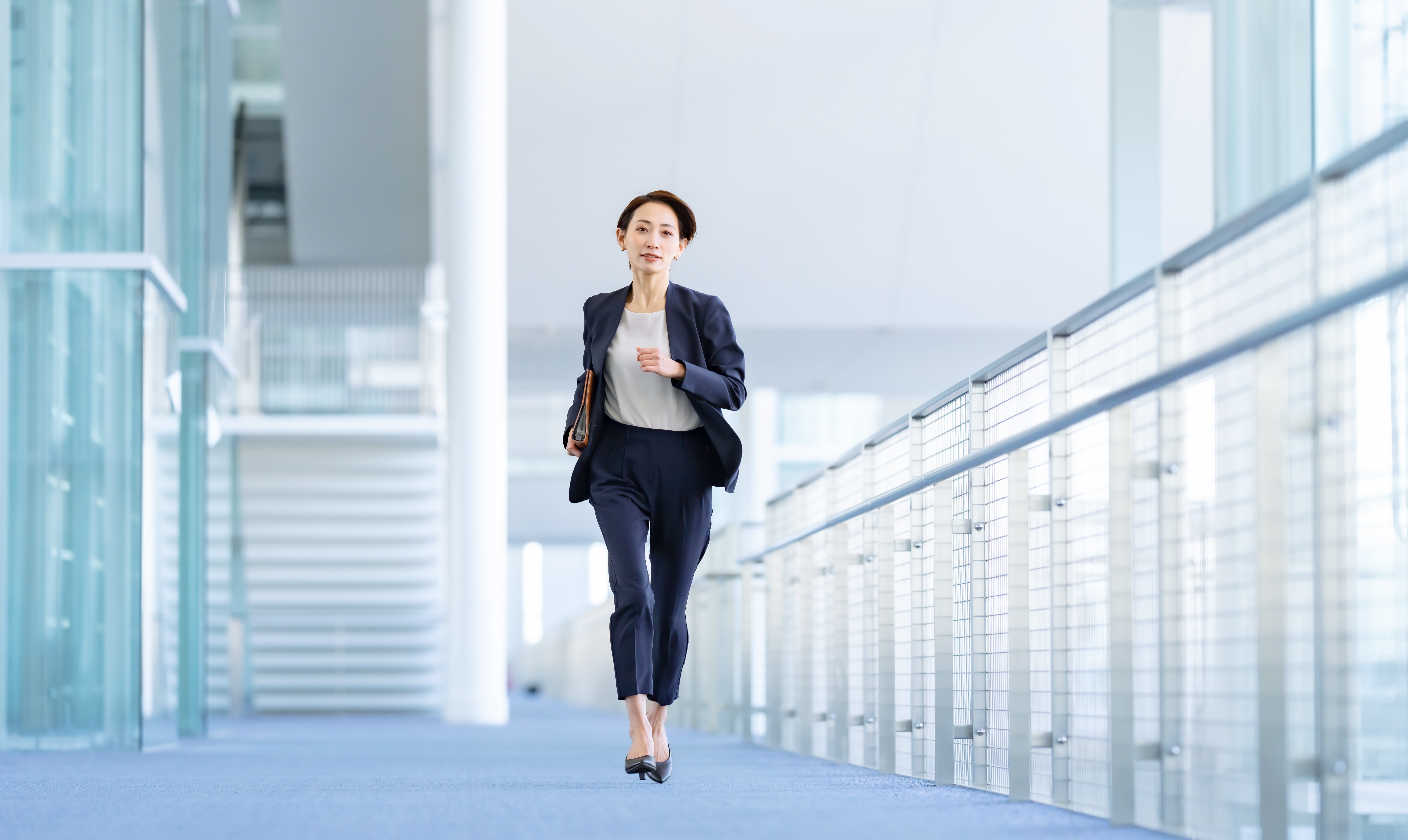 動画制作の納期が遅れているイメージ