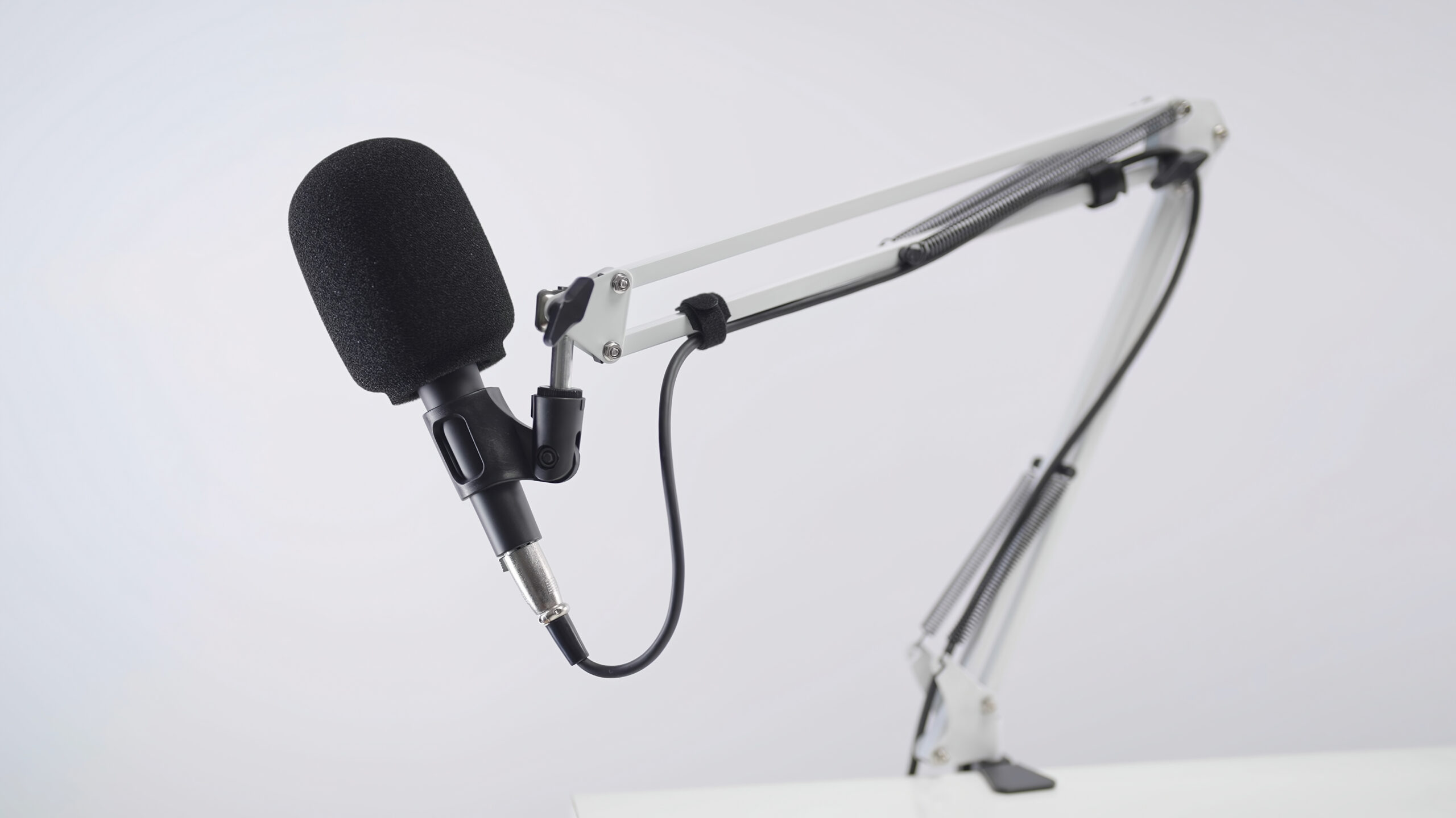 VTuberの活動ジャンルと収益モデルのイメージ