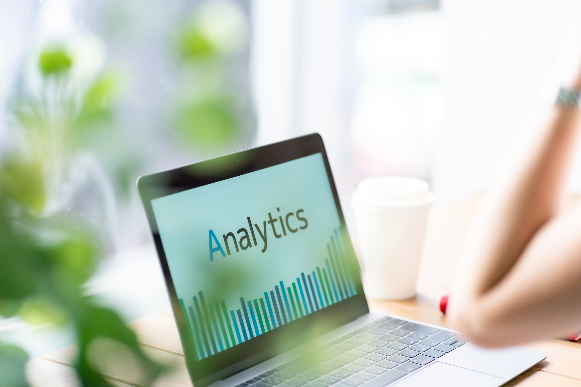 レポート作成を効率化！アクセス解析レポート自動化ツール3選