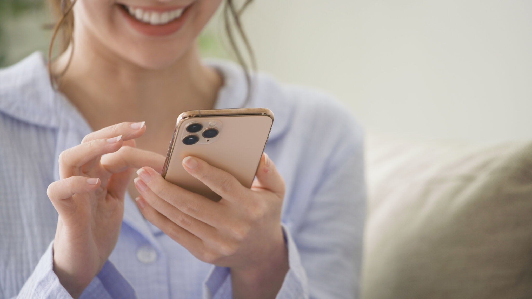 スマホだけでホームページは作れる?PCとの違い