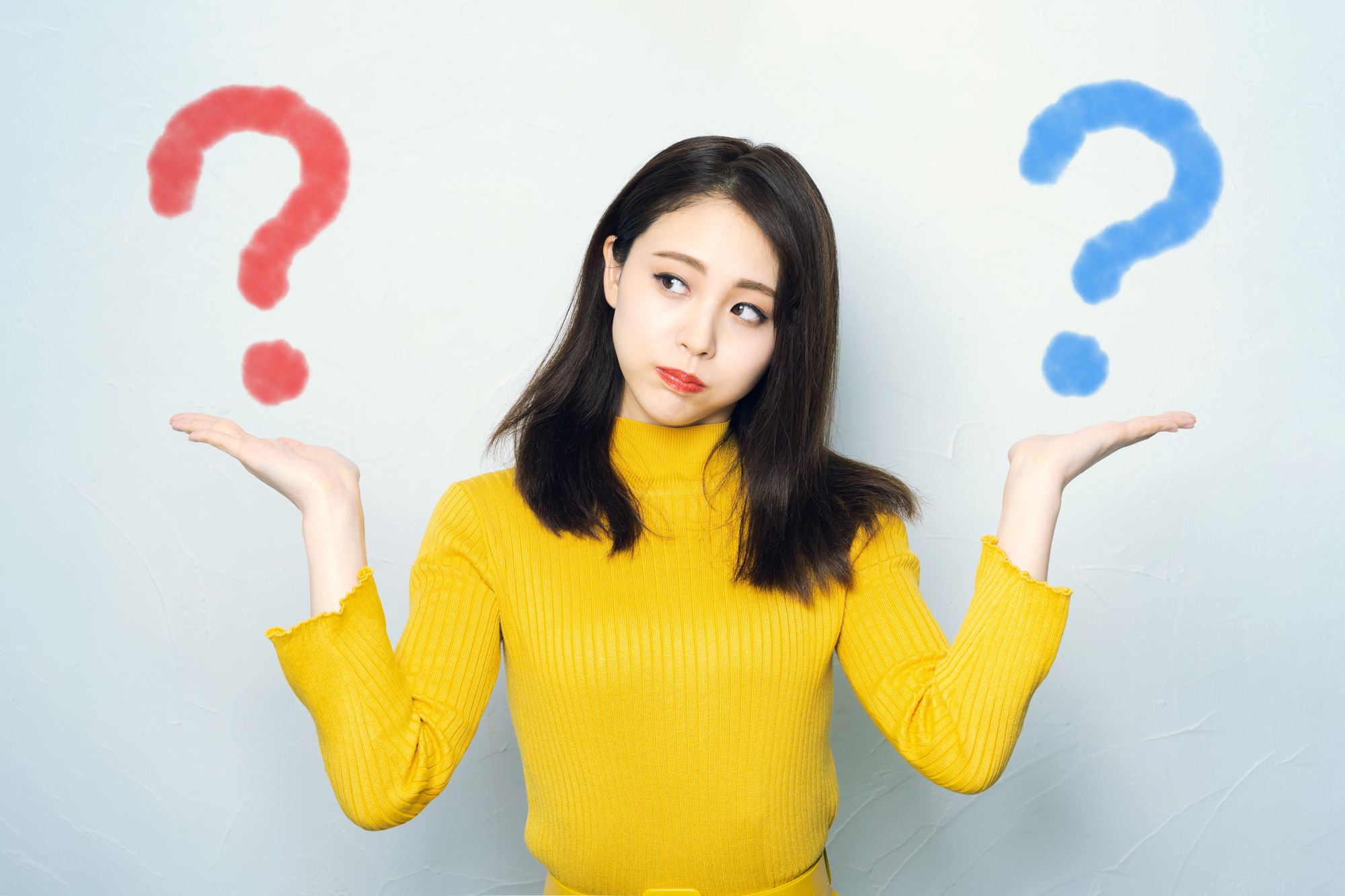 なぜ企業が動画活用に取り組むべきか考える女性