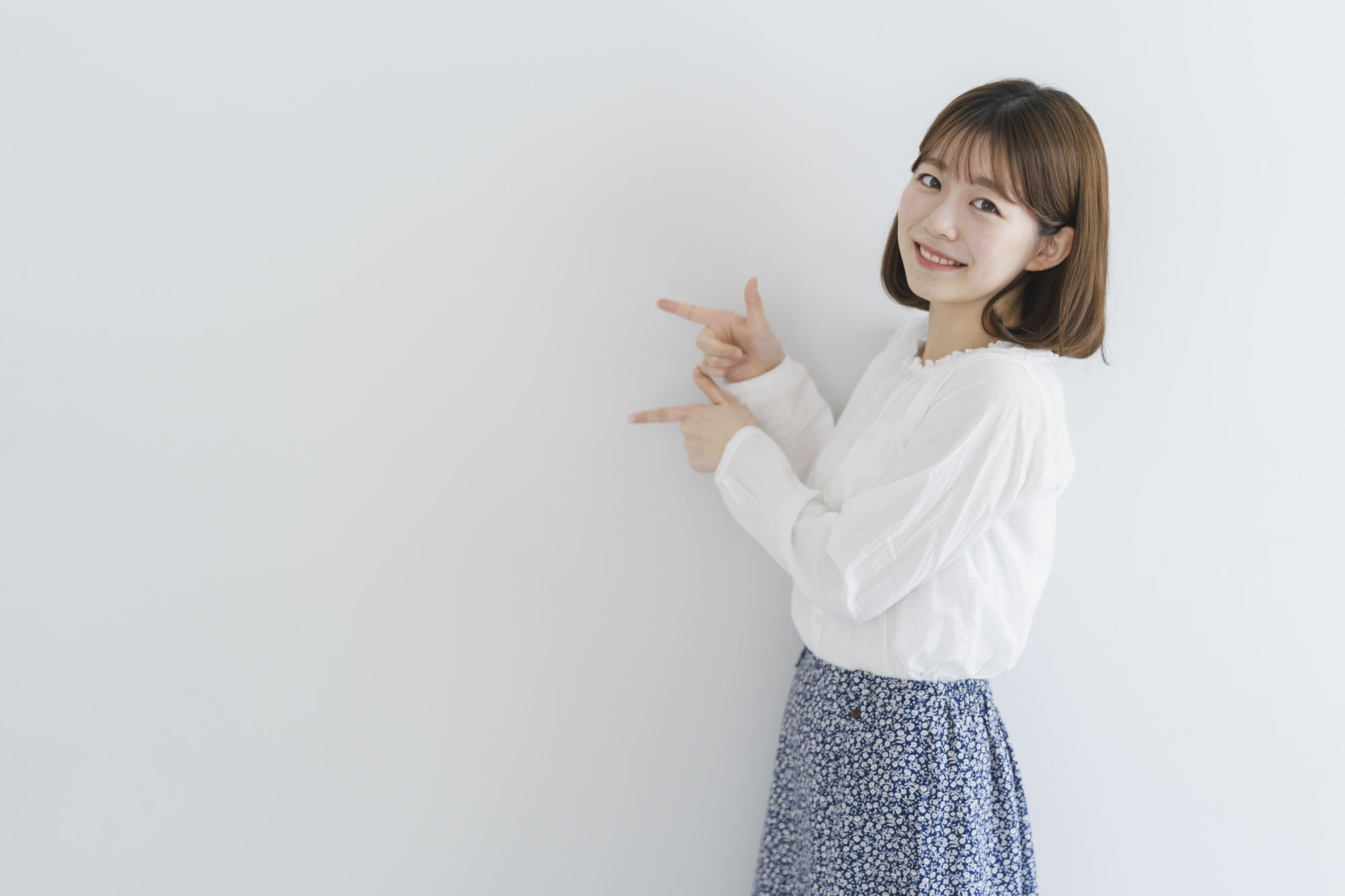 動画プロモーションの会社選びをおすすめする女性